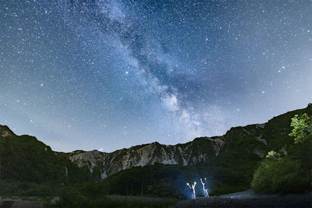 Stunning view of the Milky Way from Japan captured above Mount Daisen with the galactic core clearly visible.